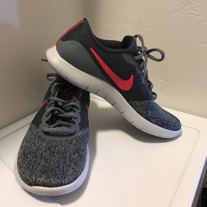 Nike Flex Contact size 8